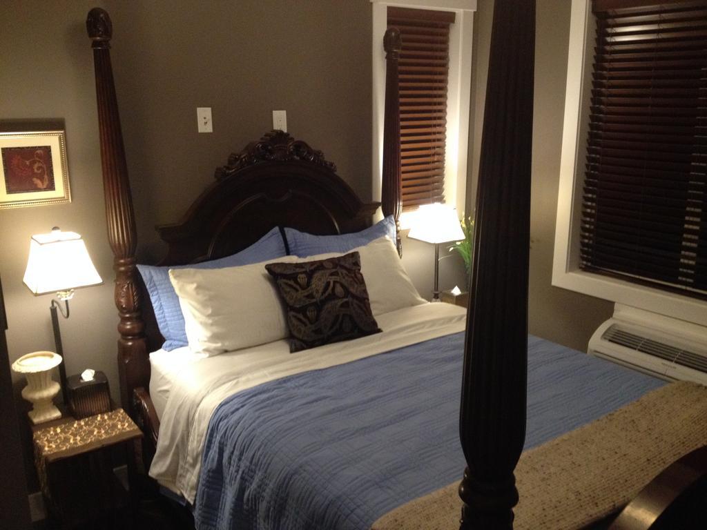 Brookside Inn Boutique Hotel أبوتسفورد الغرفة الصورة