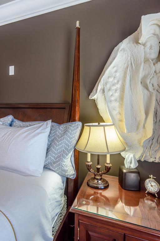Brookside Inn Boutique Hotel أبوتسفورد المظهر الخارجي الصورة