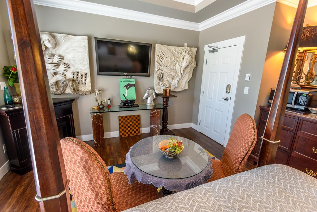 Brookside Inn Boutique Hotel أبوتسفورد المظهر الخارجي الصورة