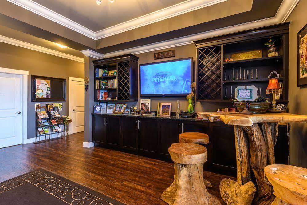 Brookside Inn Boutique Hotel أبوتسفورد المظهر الخارجي الصورة